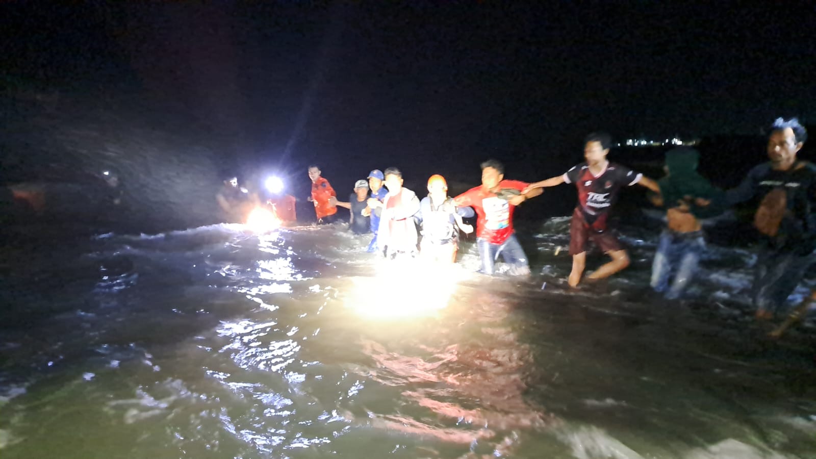 Kronologi 2 Anak Tenggelam Terseret Obak di Pantai Kramat Tegal, 1 Ditemukan Meninggal