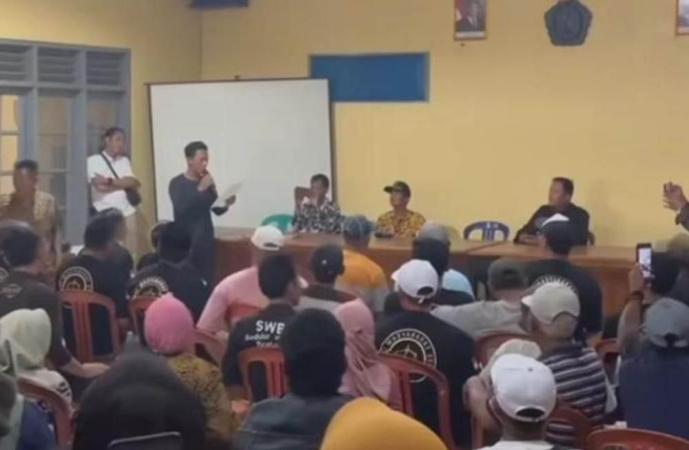 Bertamu di Rumah Janda Hingga Dini Hari, Kades Sengon Brebes Didemo Warga