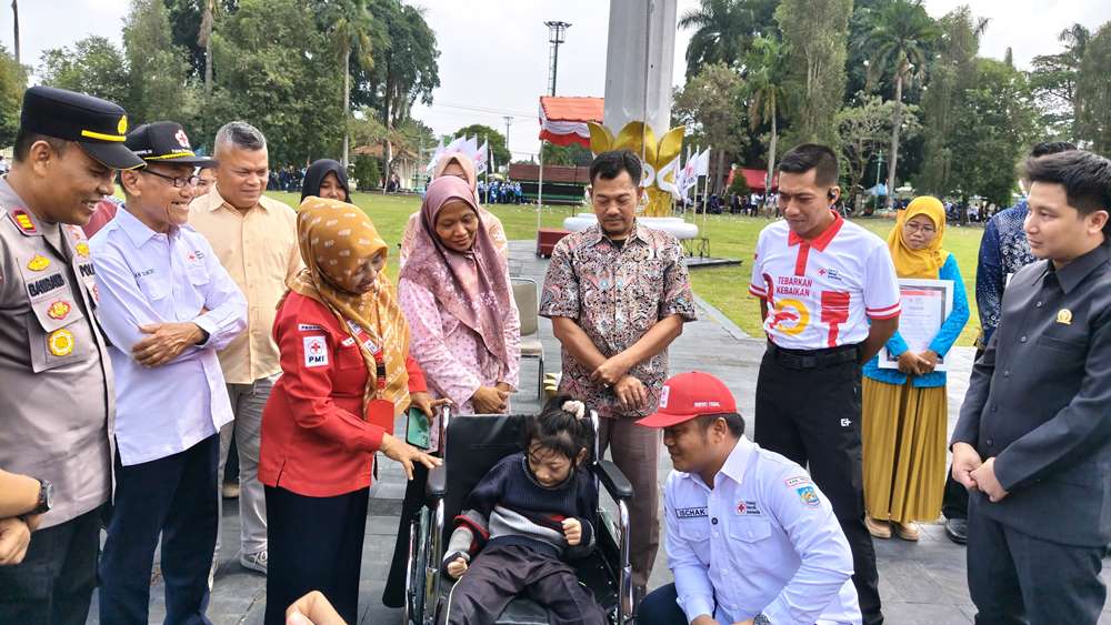 Bikin Mewek! Kisah Apriliani, Anak Berkebutuhan Khusus di Tegal yang Ingin Sekolah