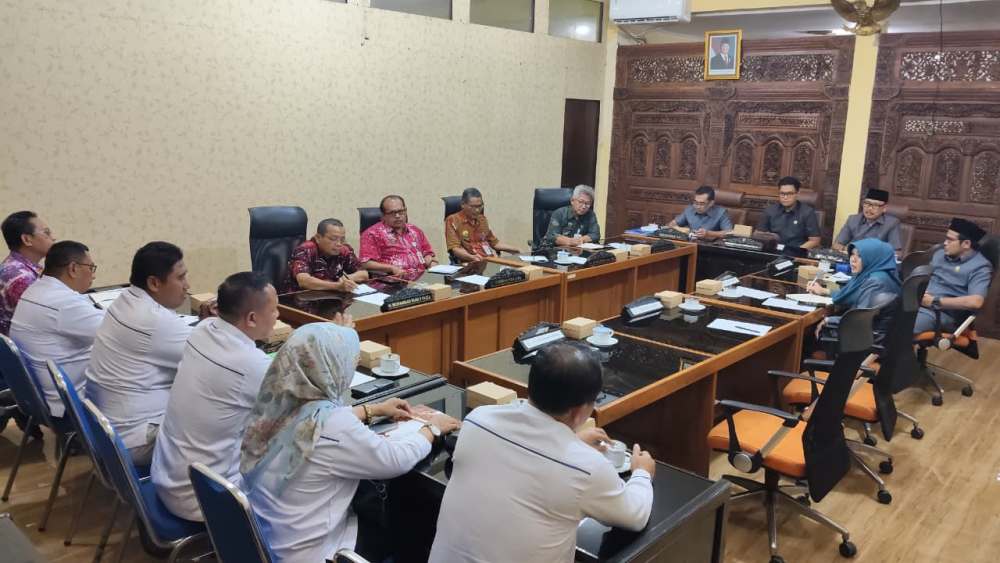 Pembahas UMK 2026 Komisi II DPRD Kabupaten Tegal dan Apindo Berlangsung Hangat Namun Menegangkan